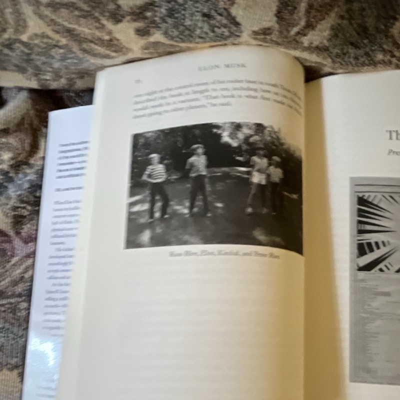 Walter Isaacson Elon Musk Hardcover Biography & Autobiography Illustrated gallery
