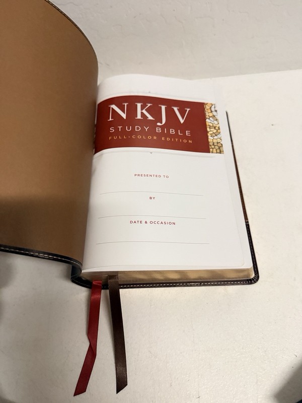 NKJV Study Bible, Leathersoft, Brown, Full-Color Edition, New King James Version gallery