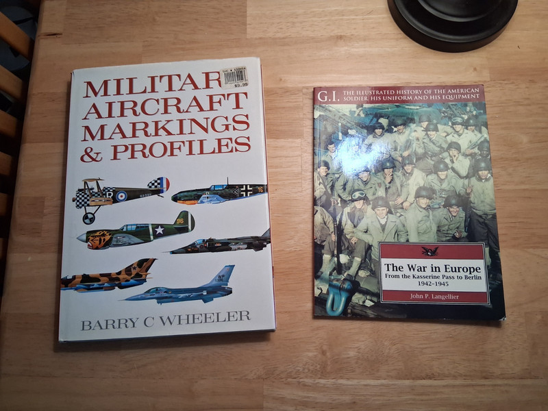 Military / history/ plane books Military aircraft markings & profiles & the War