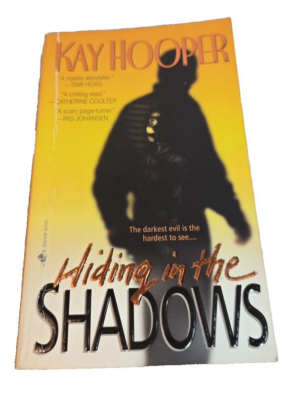 Hiding In the Shadows – Kay Hooper (2000, Paperback)