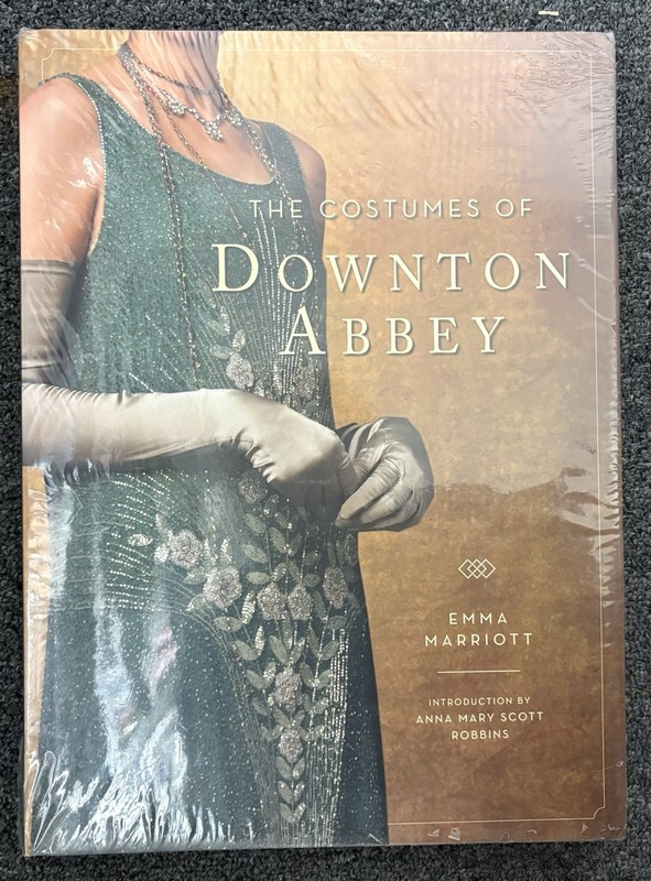 Costumes of Downton Abbey, Hardcover by Marriott, Emma; Robbins, Anna Mary