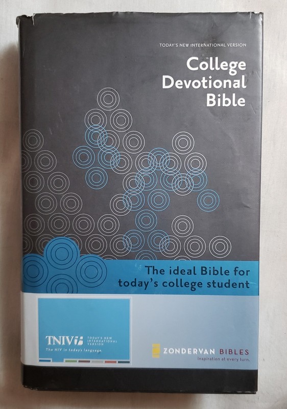 Today’s NIV College Devotional Bible Zondervan HC DJ 2007 p1641 9X5.5X2″ 2 lb 7