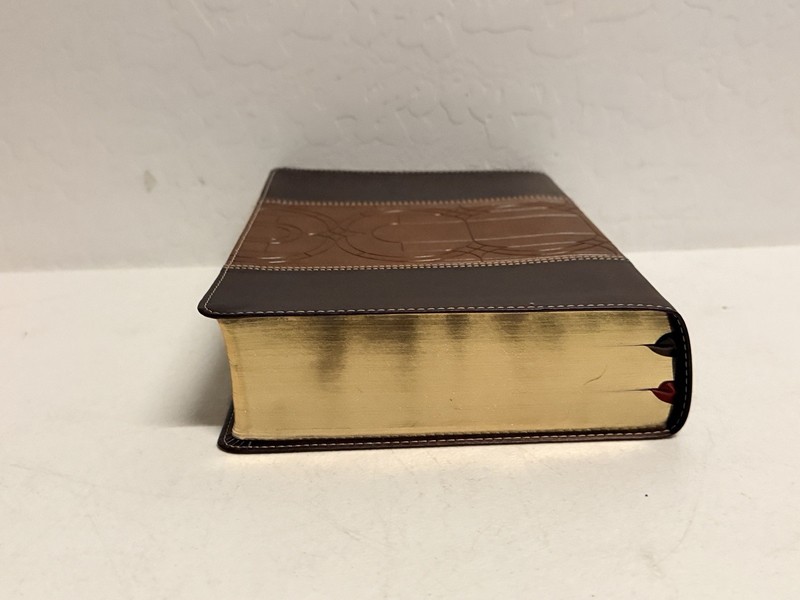 NKJV Study Bible, Leathersoft, Brown, Full-Color Edition, New King James Version gallery