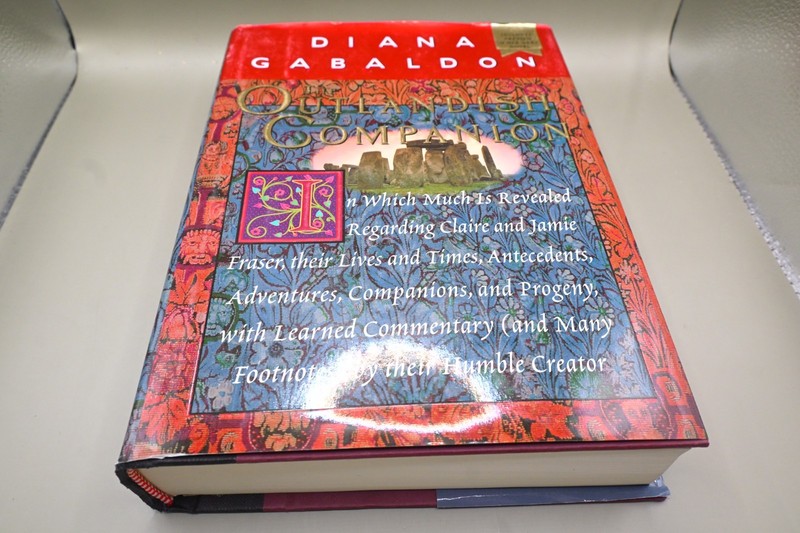 Diana Gabaldon Outlander Book Lot 8 HC PB Dragonfly Voyager Companion Set gallery
