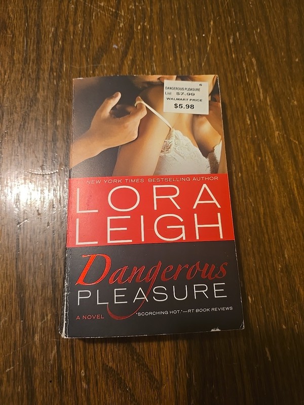 DANGEROUS PLEASURE Book 12 Bound Hearts Leigh, Lora 2011 1st Ed