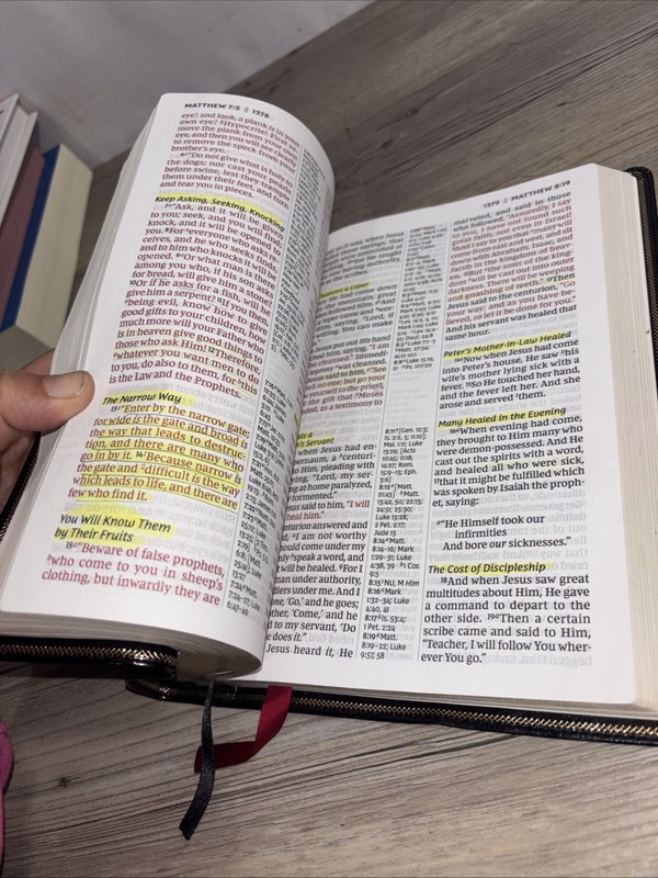 NKJV Deluxe End-of-Verse Reference Bible Personal Size Large Print Recovery gallery