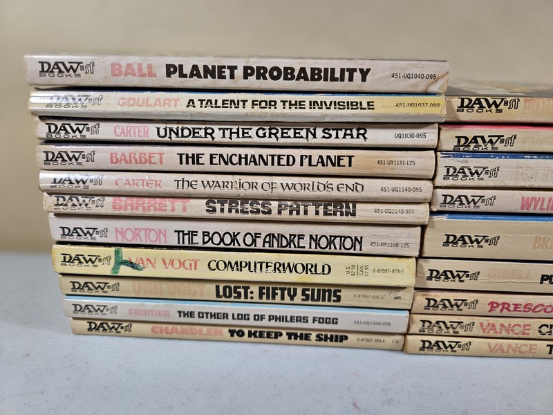 Lot of 20 - Vintage DAW Books - Science Fiction Paperbacks gallery