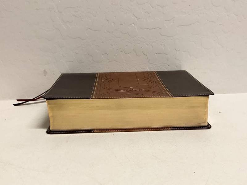 NKJV Study Bible, Leathersoft, Brown, Full-Color Edition, New King James Version gallery