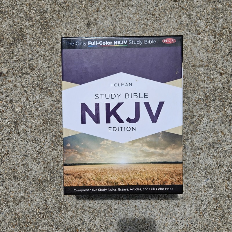 LIKE NEW Holman LeatherTouch NKJV Study Bible, in original box