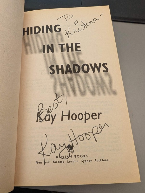 RARE SIGNED EDITION! Hiding in the Shadows by Kay Hooper (2000) SEE PIC gallery