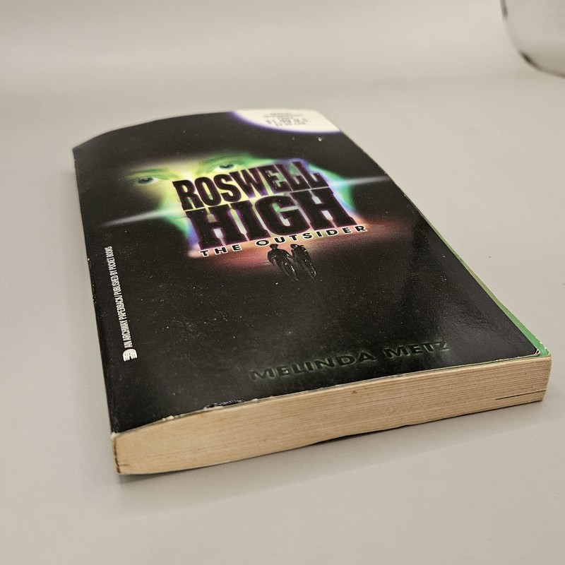 Roswell High, Outsider by Melinda Metz 1998 First Edition Vintage YA HTF