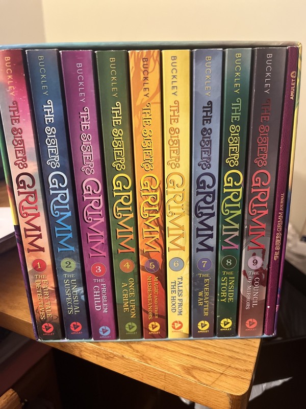 The Sisters Grimm Box Set Michael Buckley Books 1-9 w/Journal ~ MINT condition