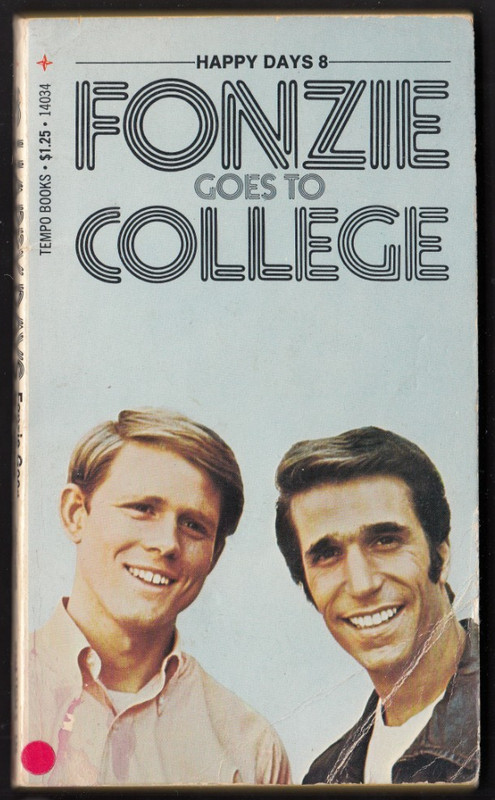Vintage Paperback – HAPPY DAYS #8, FONZIE GOES TO COLLEGE, 1977, Tempo Books