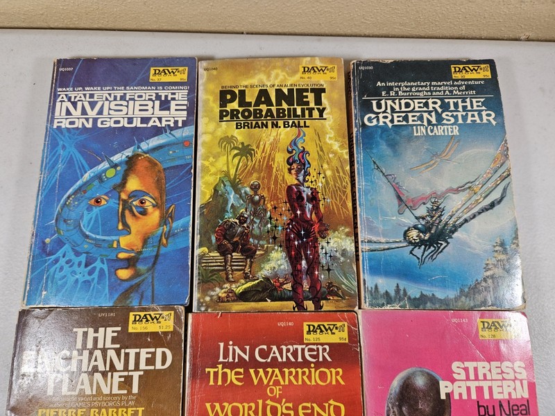 Lot of 20 - Vintage DAW Books - Science Fiction Paperbacks gallery