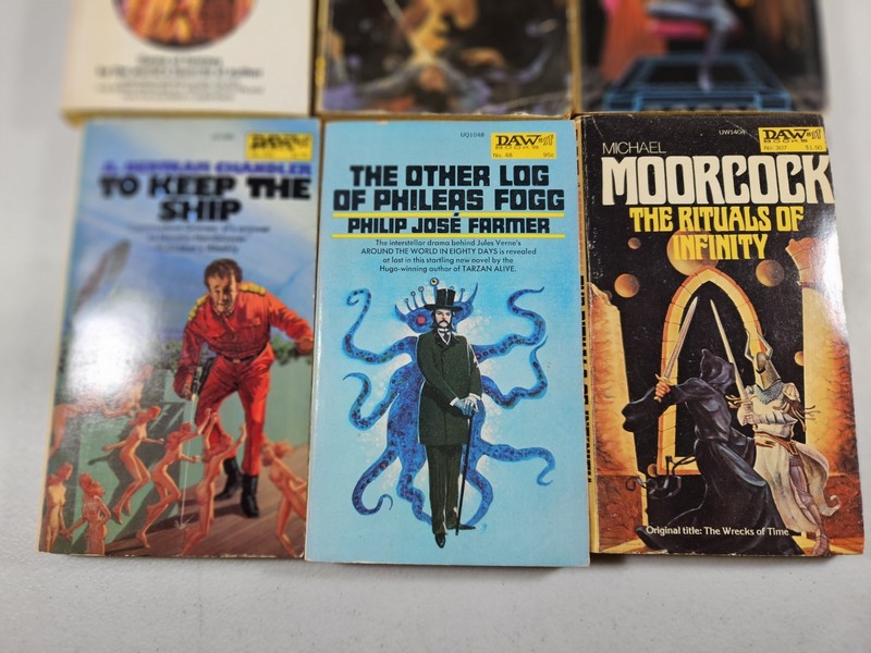 Lot of 20 - Vintage DAW Books - Science Fiction Paperbacks gallery