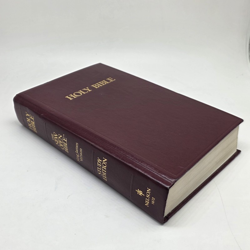The New Open Bible NKJV Study Edition Hardcover Burgundy 1990 USA Nelson 1672