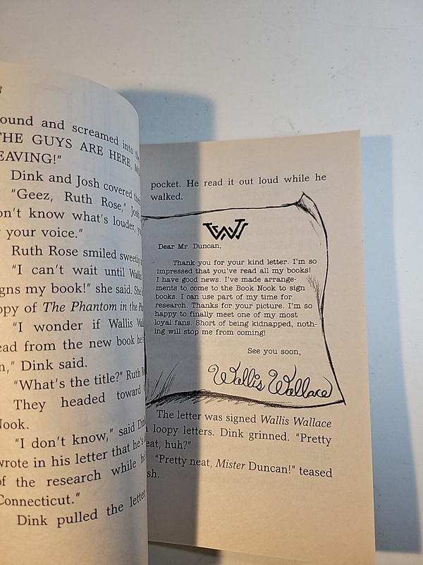 A to Z Mysteries Ser.: A to Z Mysteries : The Absent Author by Ron Roy (1997,... gallery