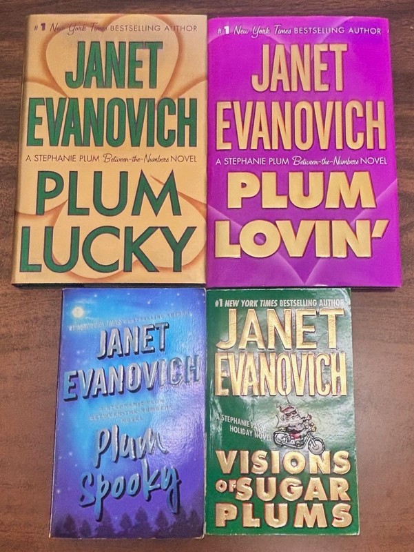 33 Evanovich Set Plum 1-29 & 4 Between-the-Numbers novels Mass Media PB & HC gallery