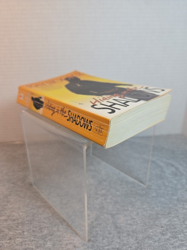 Hiding In the Shadows - Kay Hooper (2000, Paperback) gallery