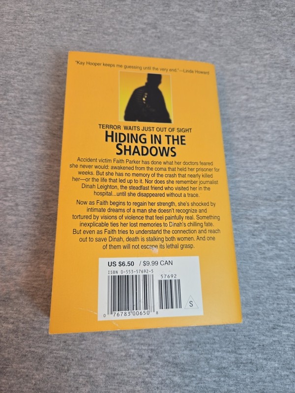 Hiding In the Shadows - Kay Hooper (2000, Paperback) gallery