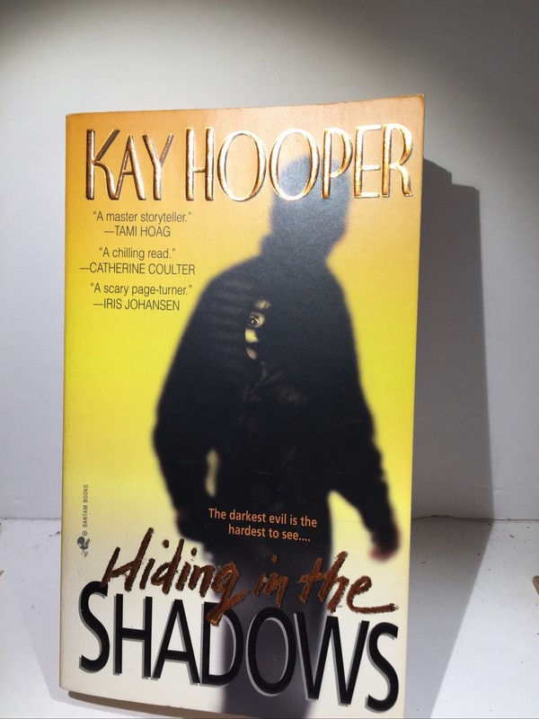 Hiding In the Shadows – Kay Hooper (2000, Paperback)