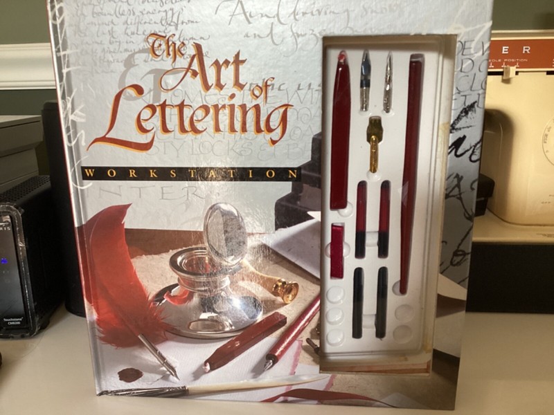 Workstations Ser.: Art of Lettering by Claire Secrett (1997, Trade Paperback)