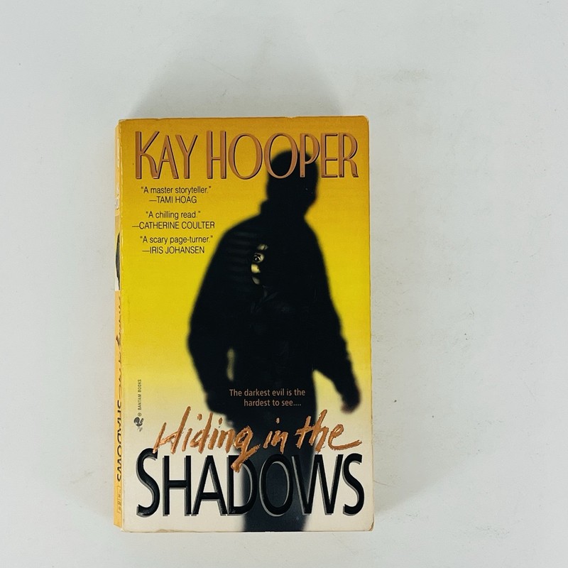 Kay Hooper Hiding in the Shadows (Small Paperback, 2000) Vintage