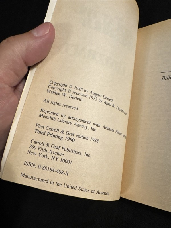 LURKER AT THE THRESHOLD H.P. Lovecraft & August Derleth 1988 pb edition (1945) gallery