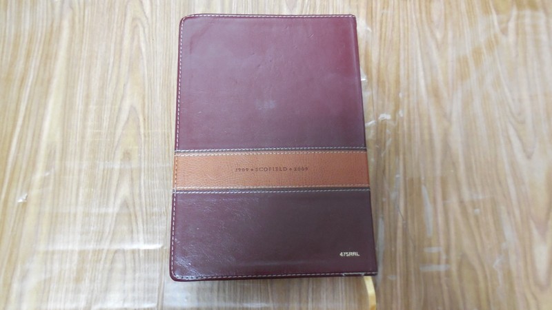 Holy Bible Scofield Study System NKJV Oxford Red Letter Thumb Indexed 475RRL gallery
