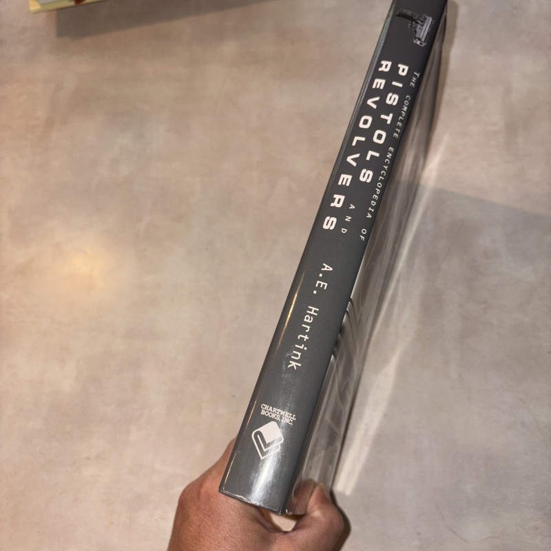The Complete Encyclopedia Of Pistols And Revolvers A.E. Hartink Hardcover 2002 gallery