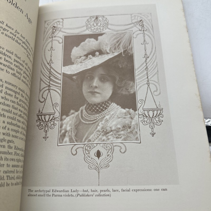 Edwardian Lady High Society 1900-1914 Illustrated Fashion Book (14-6) gallery