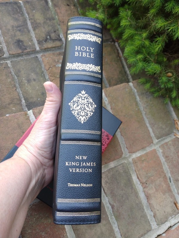 NKJV Personal Size Reference Bible Sovereign Collection-Black Genuine Leather gallery