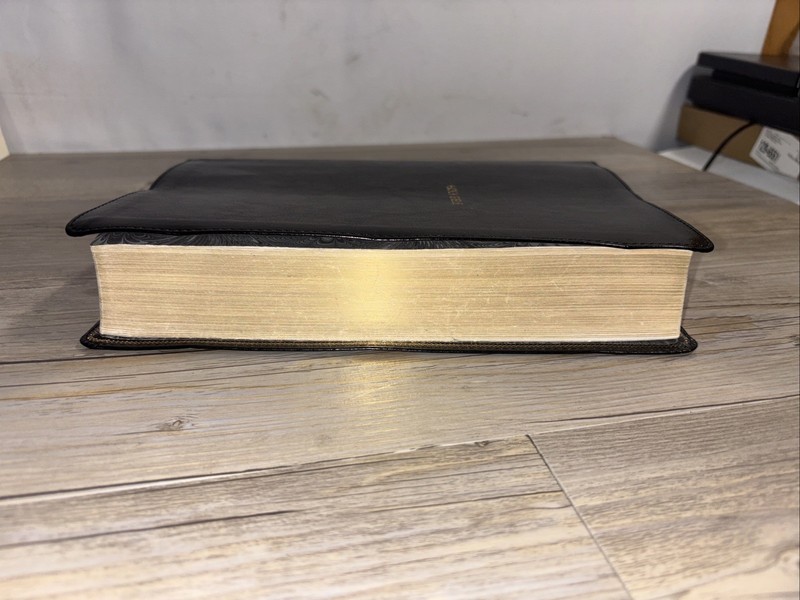 NKJV Deluxe End-of-Verse Reference Bible Personal Size Large Print Recovery gallery