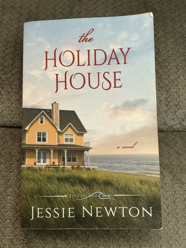 The Holiday House, A Novel, Jessie Newton – Paperback