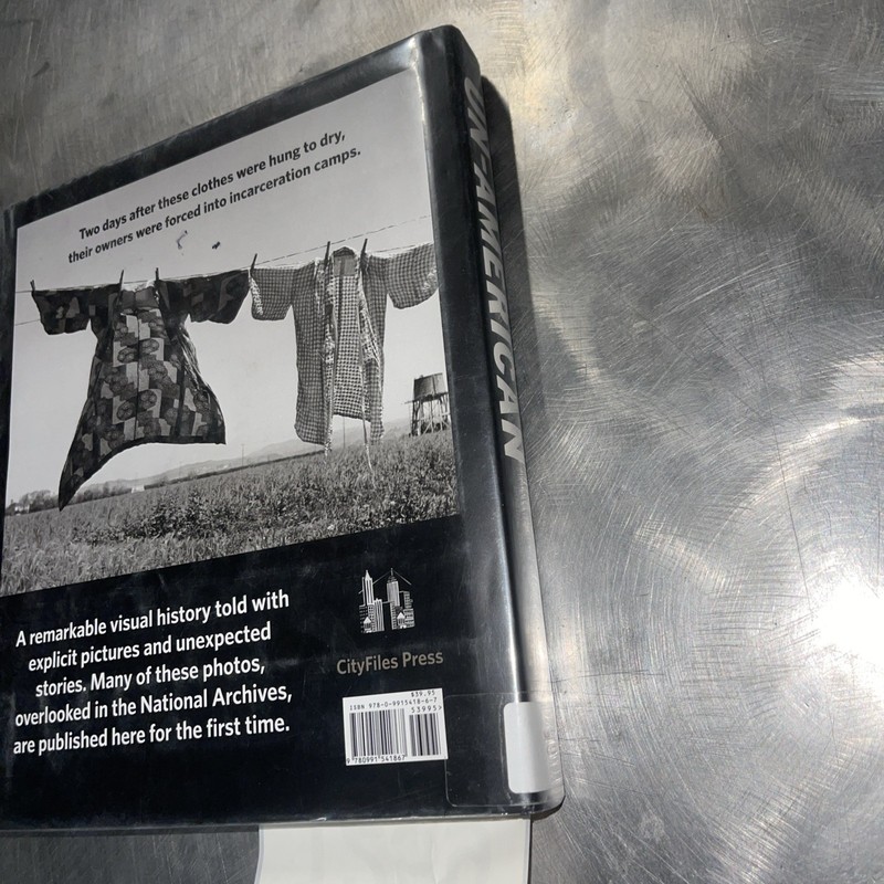 Un-American : The Incarceration of Japanese Americans During Worl gallery