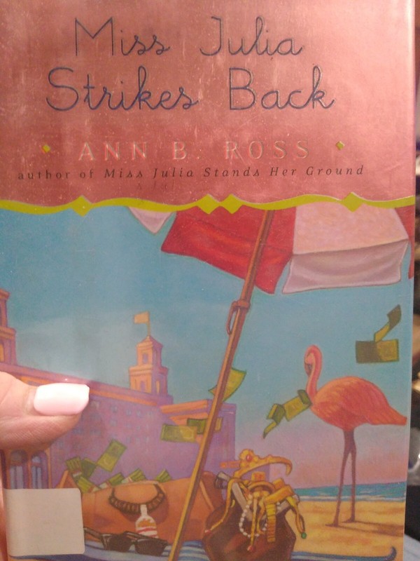 Thorndike Basic Ser.: Miss Julia Strikes Back by Ann B. Ross kb3