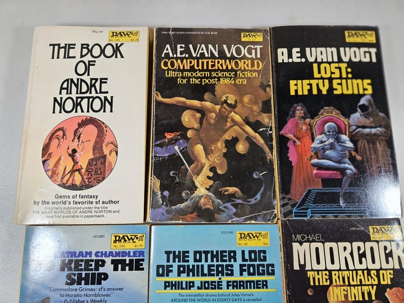 Lot of 20 - Vintage DAW Books - Science Fiction Paperbacks gallery