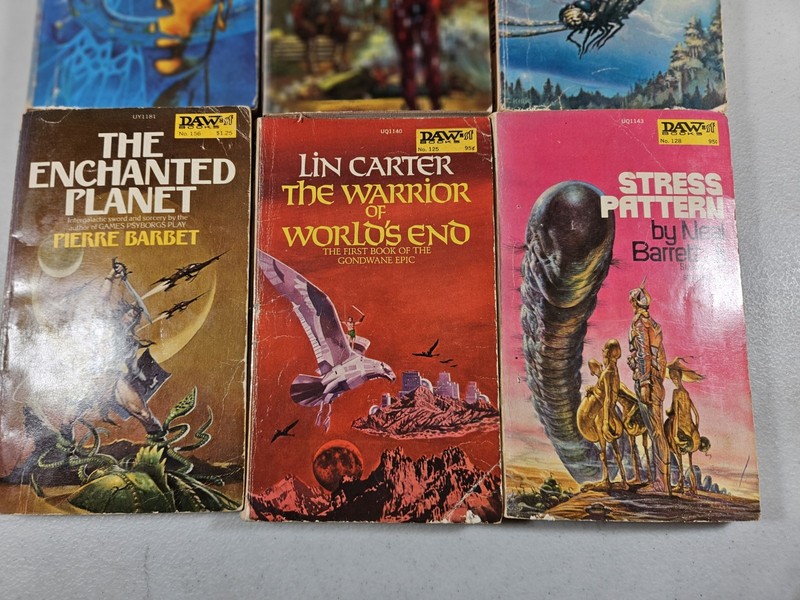 Lot of 20 - Vintage DAW Books - Science Fiction Paperbacks gallery