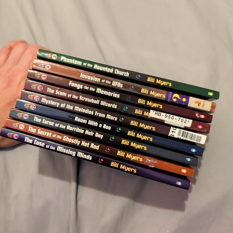Lot of 9 Paperback Books Bill Myers BLOODHOUNDS, INC. Series gallery