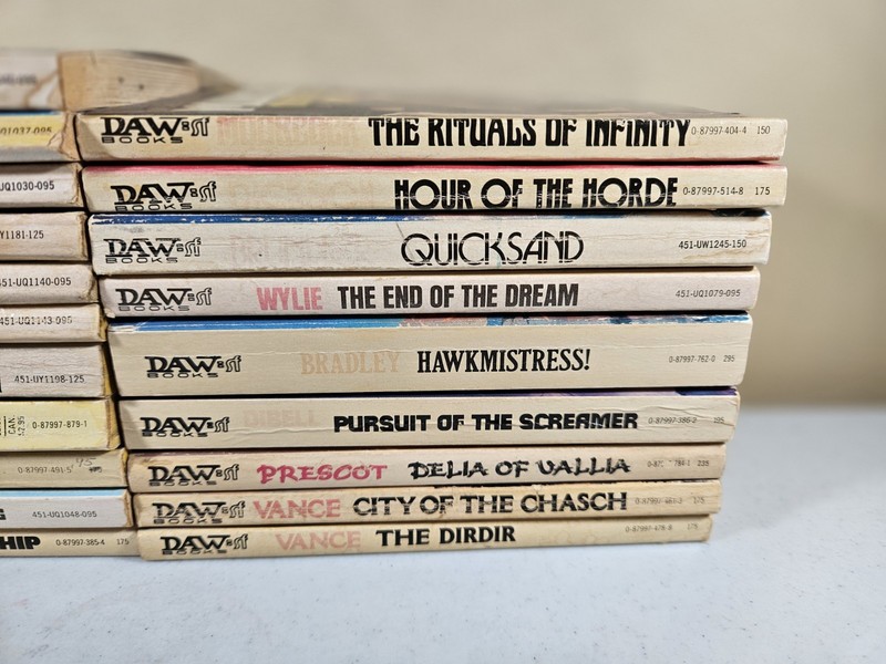 Lot of 20 - Vintage DAW Books - Science Fiction Paperbacks gallery