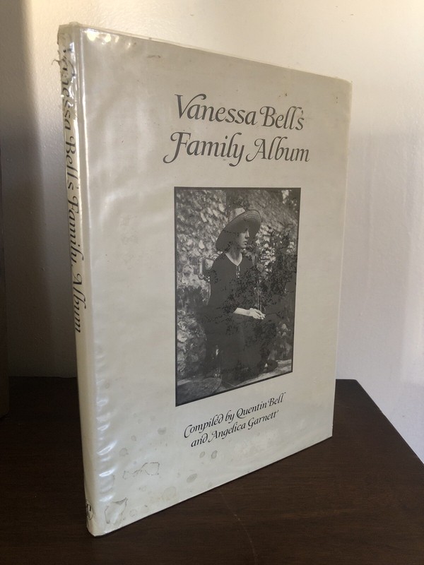 Vanessa Bell’s Family Album (1981) Bloomsbury Group Photographs Virginia Woolf
