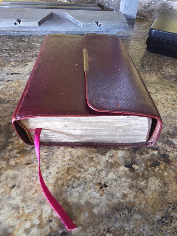 1981 Jimmy Swaggart Ministries KJV Holy Bible Red Zipper Snap Women of the Bible gallery